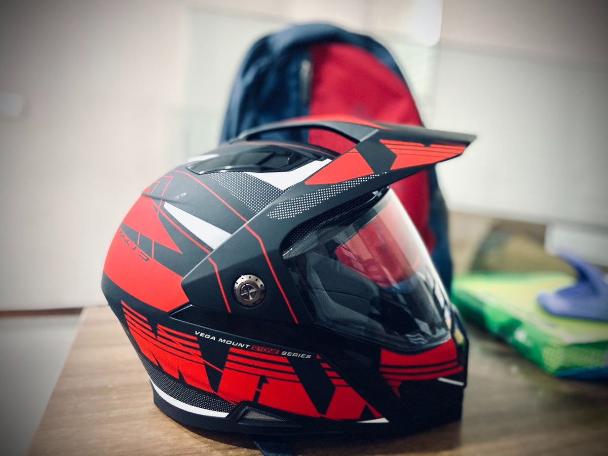 THE MAINTENANCE & CLEANING OF YOUR MOTORCYCLE HELMET